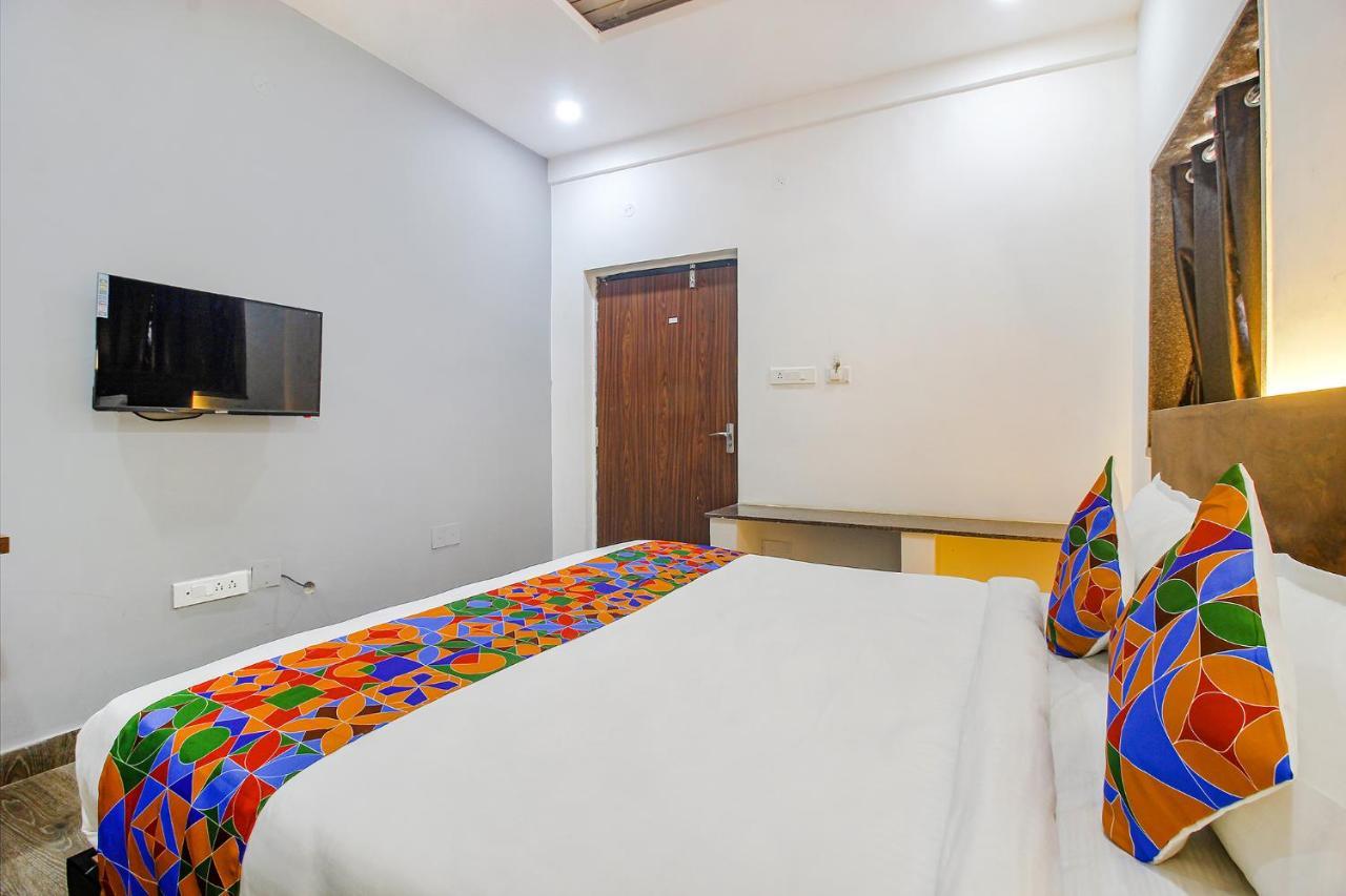 Fabhotel W Grand Suites - Nr Lanco Hills, Manikonda Хайдарабад Экстерьер фото