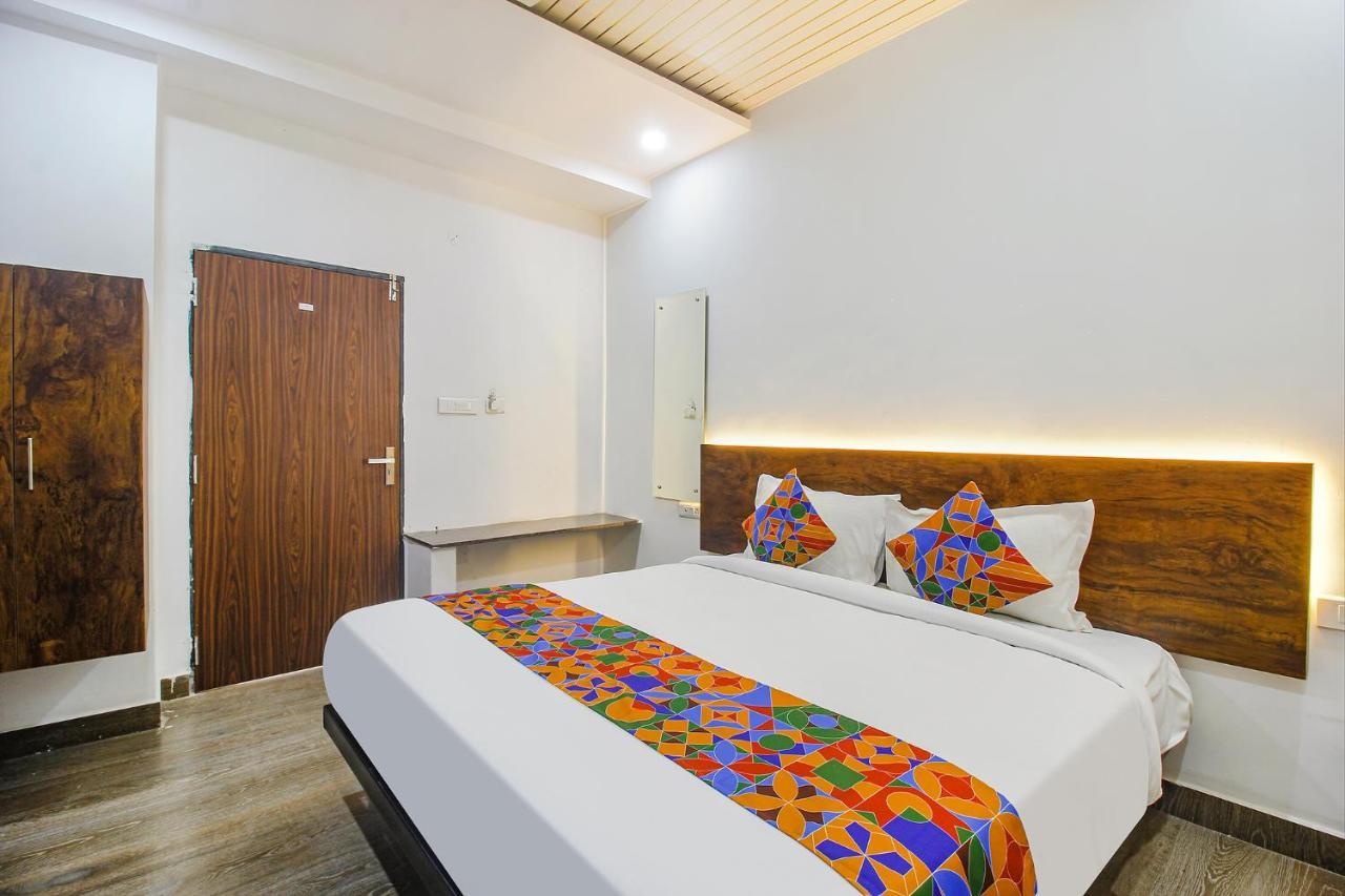 Fabhotel W Grand Suites - Nr Lanco Hills, Manikonda Хайдарабад Экстерьер фото